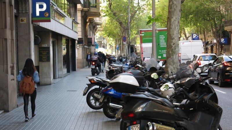 Actualment hi ha a Sant Boi un dèficit d'aparcaments per a motocicletes i ciclomotors