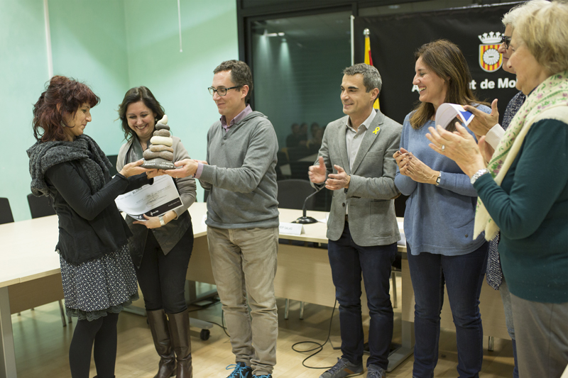 La família de Josep Maria Salas va entregar el premi a la representant de la Fundació Ana Ribot