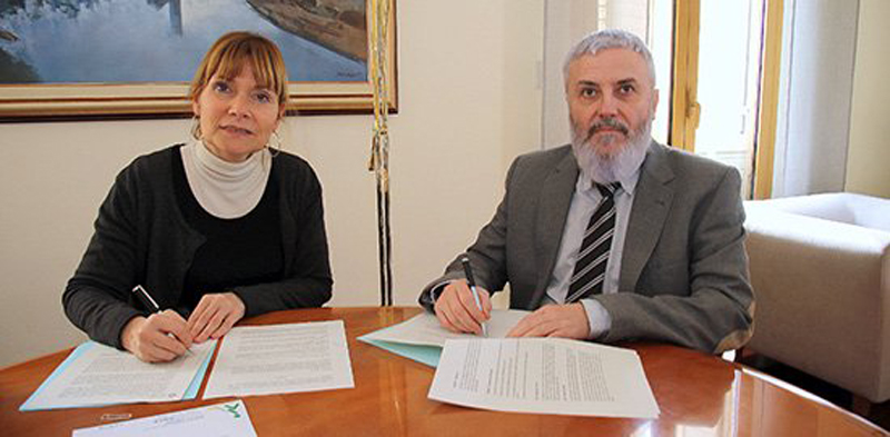 L'alcaldessa de Sant Boi, Lluïsa Moret, i Xavier Grau, delegat territorial de l'ONCE a Catalunya