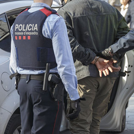 Detingut manilles policia mossos Sergi Alcàzar 1 630x630