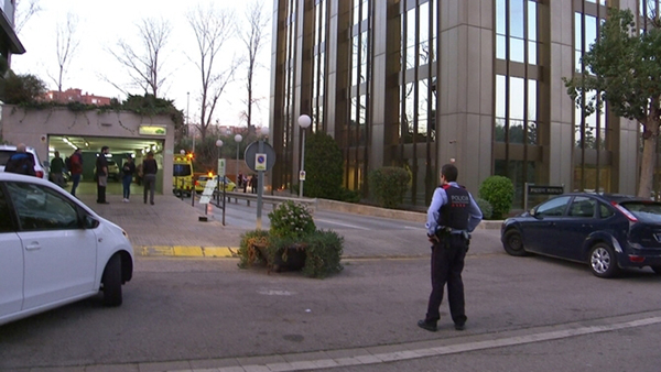  SUCCESSOS: Fereix amb un ganivet dues companyes de feina i es llança des d'un sisè pis a Sant Just Desvern