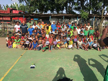 ACCeDE crea la primera escola de bàsquet a Etiòpia 696x522