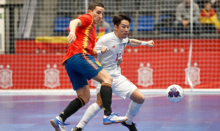José Ruiz con España ante la selección de Japón