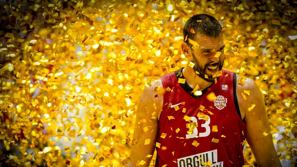 imagen de archivo de marc gasol con la camiseta de la seleccion espanola