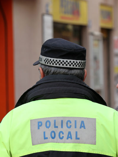  SUCCESSOS: La Policia Local de Sant Andreu intercepta un lladre després que posés el seu botí a la venda a Internet