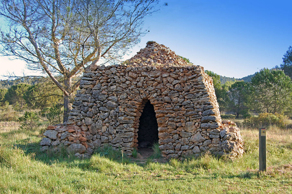 CULTURA: Acord pel manteniment de les barraques de vinya situades al terme de Begues