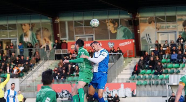  ESPORTS (FUTBOL, SEGONA B): El Cornellà perd però continua en zona de playoff