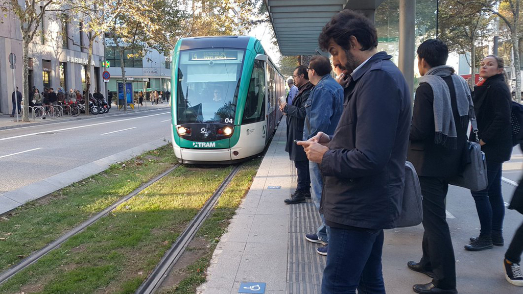 071117tramR
