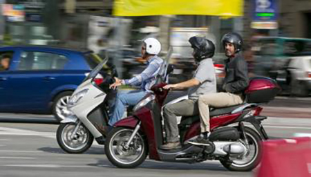 barcelona restringira circulacion motos mas contaminantes