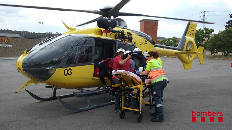 Un cop estabilitzat, l’home Oswaldo VA, veí de Vallirana, va ser evacuat a l’Hospital de Bellvitge per aire