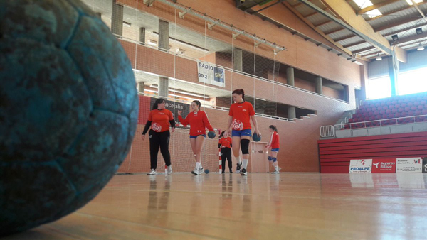 ESPORTS (HANDBOL, DIVISIÓ HONOR ARGENT FEM.): Empat del Sant Vicenç a Tenerife i derrota del Sant Joan Despi a Elda