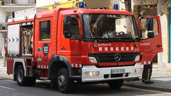 SUCCESSOS: Nou persones afectades en un incendi en un pis del Prat de Llobregat