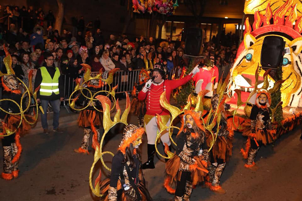 Pallejà torna a viure un Carnestoltes multitudinari