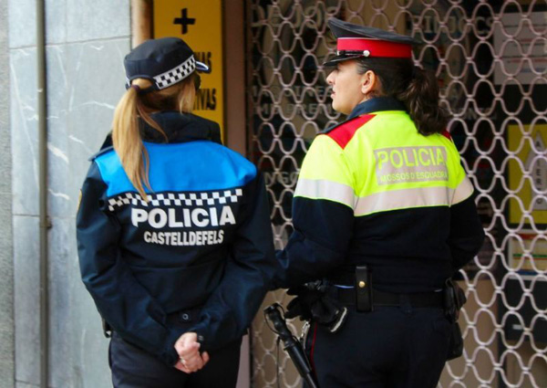 SUCCESOS: Policia Local i Mossos actuen contra la venda i el consum de drogues en dos bars de Castelldefels