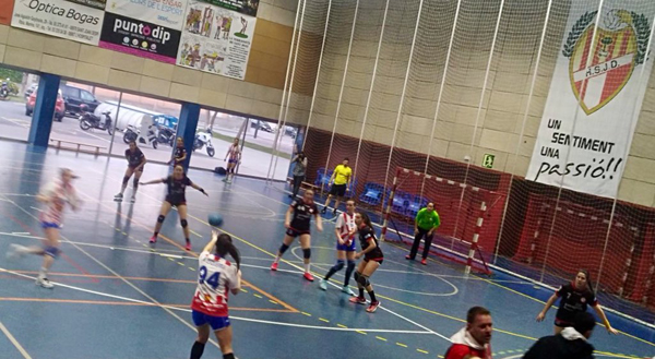 ESPORTS (HANDBOL, DIVISIÓ D’HONOR ARGENT FEM.): El Sant Vicenç torna a guanyar i derrota del Sant Joan Despí