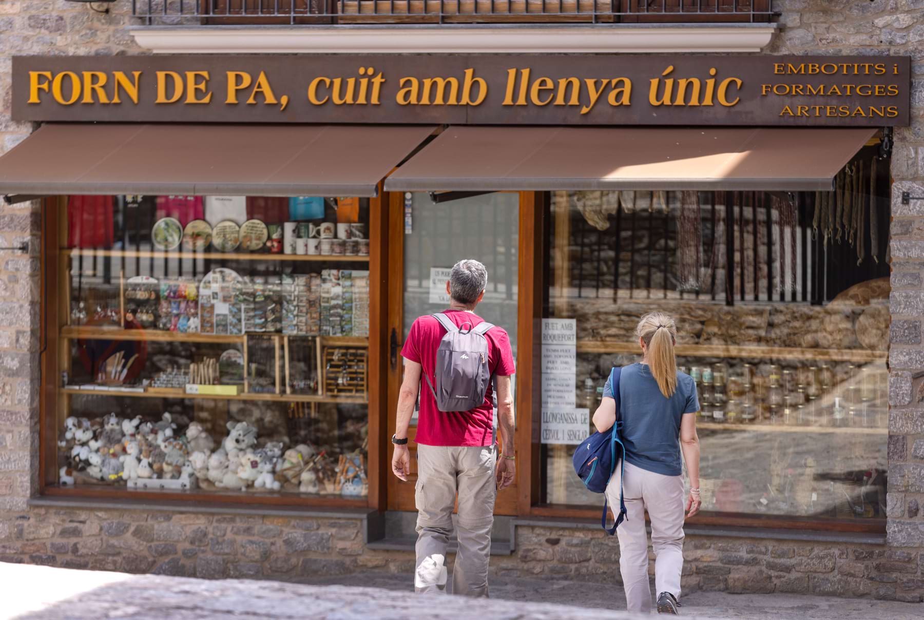 CastellardeNHug Sostenibilitat NegocisLocals2 DomeÇnecFernaündez DIBA LOW
