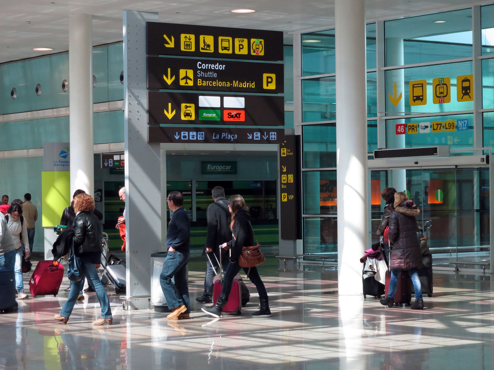 aeroport de barcelona interior de la maig