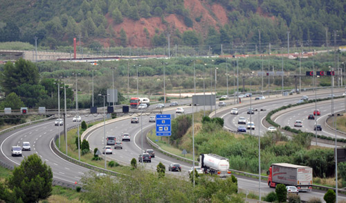 el baix llobregat nus de vies pel transport per carretera pero amb carencies en transport 