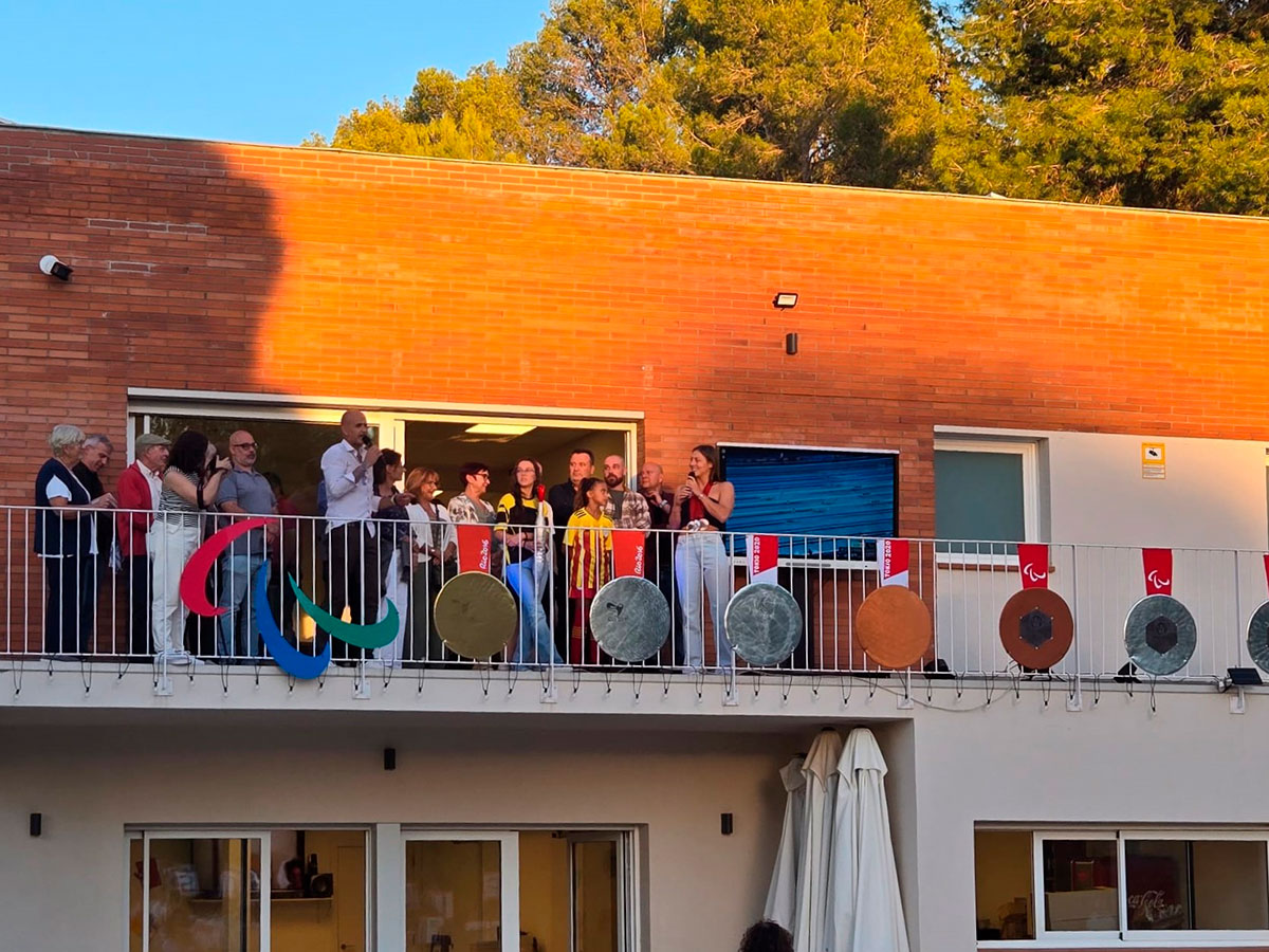 Benvinguda Nuria Marques i placa nom piscina 1 