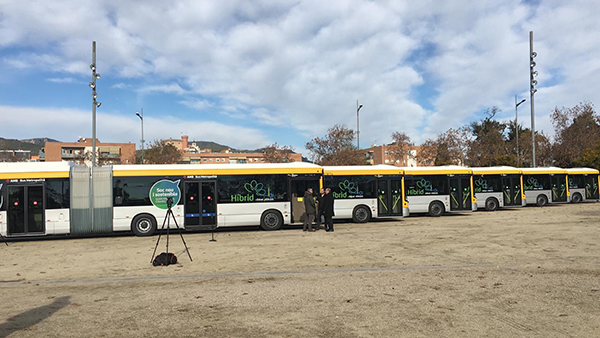 SOCIETAT: L’AMB presenta a Castelldefels la nova línia Exprés E97, les millores de les línies L96 i L97 i els nous autobusos híbrids