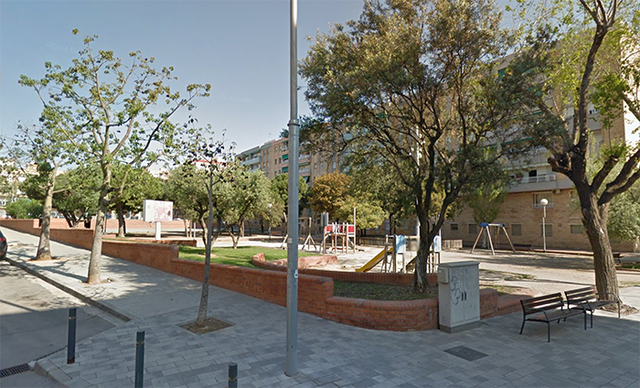 Les obres de remodelació de l'àrea de jocs infantils de la plaça de l'Olivera, al barri de Casablanca de Sant Boi de Llobregat, ja han començat