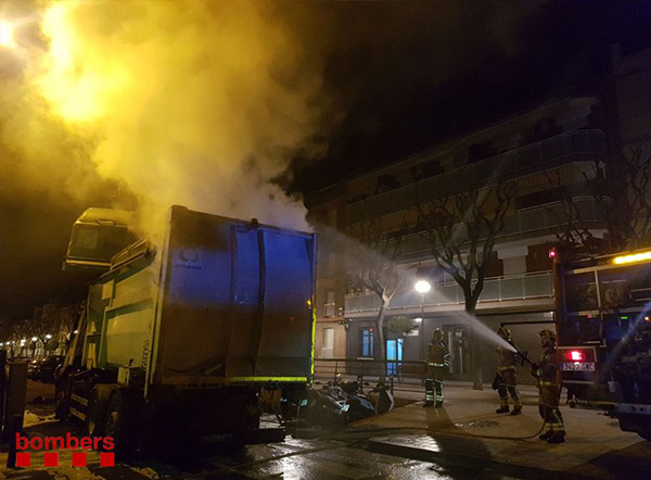 SUCCESSOS: Crema una cabina d’un camió d’escombraries a Sant Joan Despí