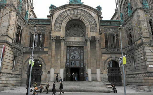L'Audiència de Barcelona ha celebrat aquest dimecres a porta tancada el judici contra l'home acusat de segrestar, violar, intentar assassinar i robar a una dona l'any 2016 a Martorell