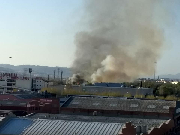 SUCCESSOS: Incendi en un antic Garden al Prat de Llobregat