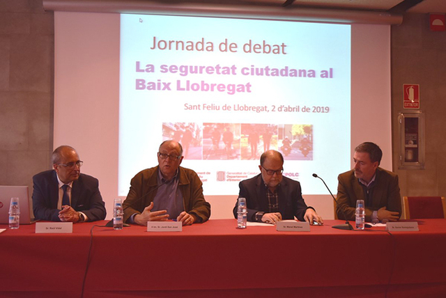 La Sala Ibèria de Sant Feliu de Llobregat va ser escenari, ahir dimarts 2 d’abril, d’una jornada de debat sobre la “Seguretat ciutadana al Baix Llobregat” 