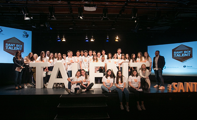 La gala, celebrada a Can Massallera, va comptar amb la presència dels 16 equips finalistes (32 alumnes) 