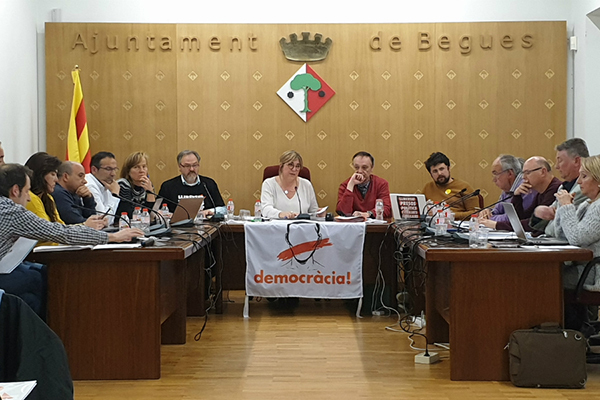 POLÍTICA: El Ple declara Begues municipi lliure de feixisme
