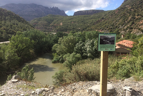 Olesa instal·la cartells divulgatius del patrimoni local al camí del riu