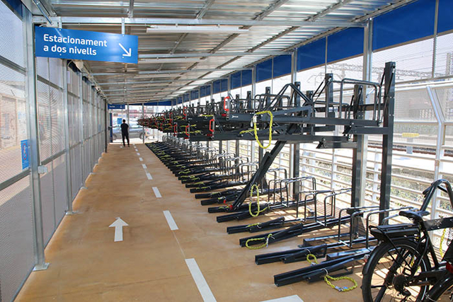 Imatge del primer aparcament comarcal de gran capacitat de bicis