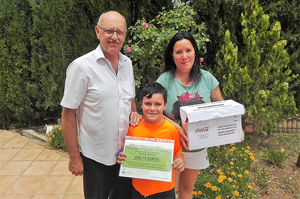 SOCIETAT: L'associació HipoFam rep els 488,12 euros de donatius de la nevera solidària de la Festa Major de Castellví