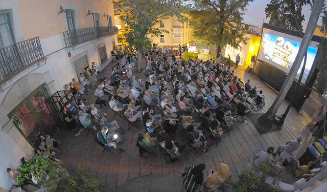 Cinema a la Fresa, una de les activitats programades als jardins de la Torre del Sol  