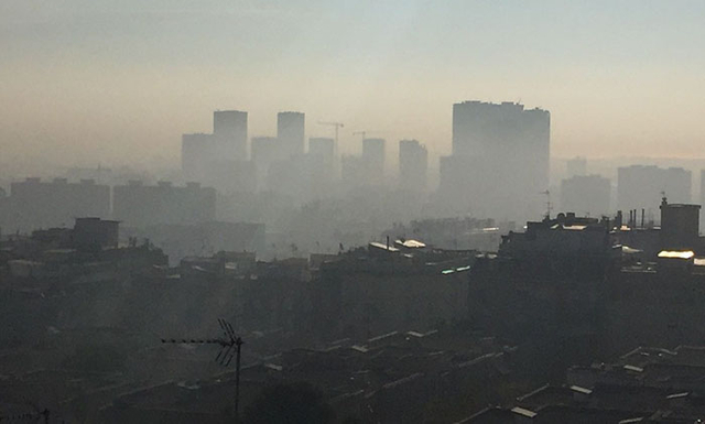 Segons la CE, les darreres dades de qualitat de l’aire demostren que a Barcelona, el Vallès Occidental, el Llobregat i Madrid s’han sobrepassat “de manera persistent” els límits legals del diòxid de nitrogen