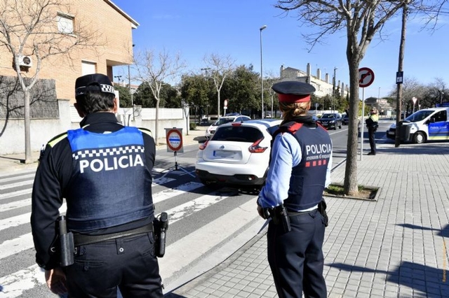 Els tres cosos policials lluiten contra la venda ambulant al municipi baixllobregatí
