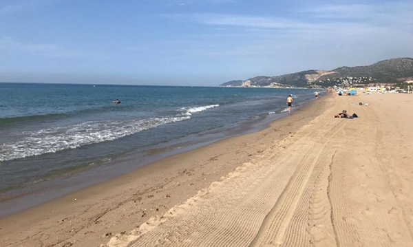 MEDI AMBIENT: Bandera verda a tota la platja de Castelldefels