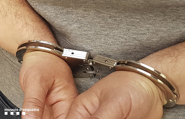 L’arrestat, un home de 24 anys i veí del Prat del Llobregat, va ser detingut l’endemà dels fets a la capital del Bages