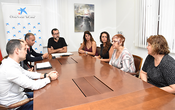 SOCIETAT: Conveni de col·laboració entre Ajuntament de Sant Vicenç i Caixabank destinada a projectes d’acció social