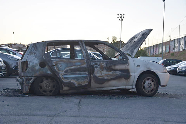 SUCCESSOS: Cremen cotxes al pàrquing de l’antic camp municipal Vía Ferrea de Cornellà