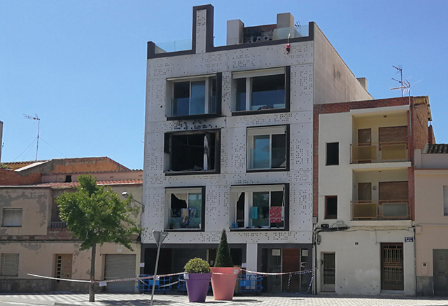 Edifici afectat a Esparreguera que es va incendiar dilluns passat
