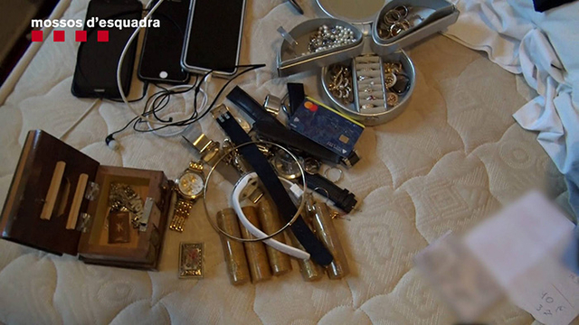 Els Mossos van recuperar 200 objectes sostrets, sobretot joies, rellotges i dispositius electrònics