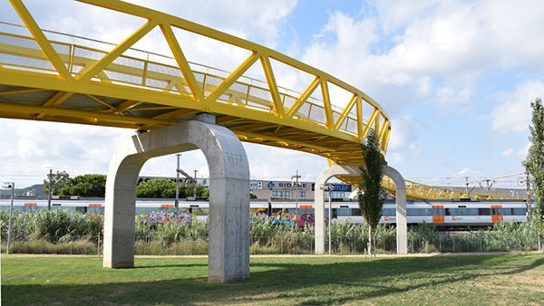 SOCIETAT: S’obre la nova passarel·la per a vianants i bicicletes de Ca n’Alemany a Viladecans