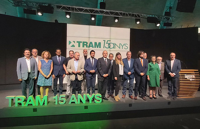Foto de família al final de l'acte de l'aniversari de TRAM Barcelona