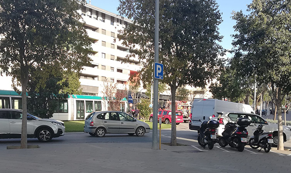 SUCCESSOS: Topada entre un cotxe i el Trambaix a Cornellà de Llobregat sense ferits