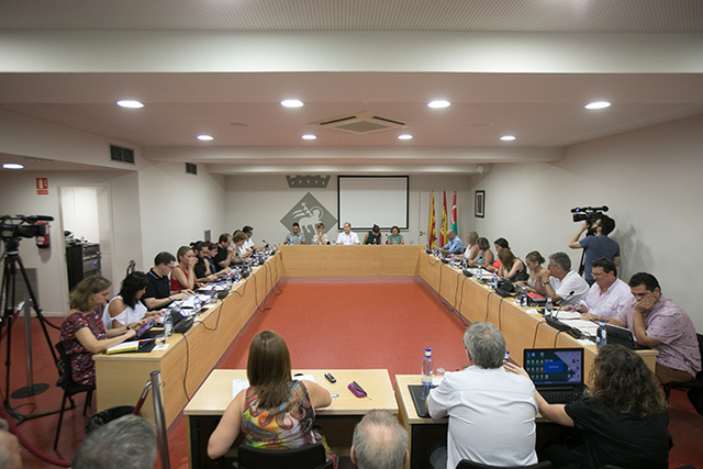 Els comptes van rebre el vot favorable de l’equip de govern —PSC (13 regidors) i Viladecans en Comú (1)— i Podemos (2). Van votar en contra ERC (5) i Cs (4)