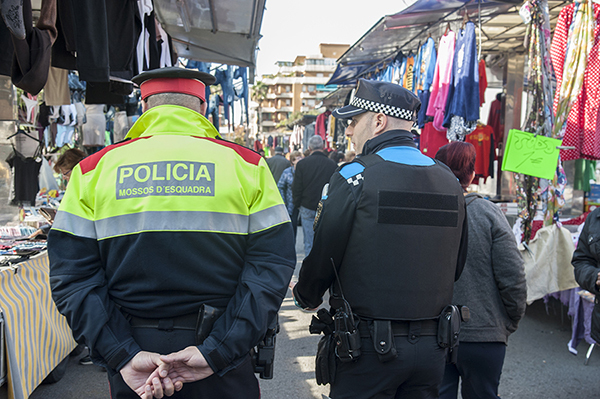 SOCIETAT: Patrullatge conjunt entre la Policia Local i els Mossos per un Nadal més segur a Esplugues 
