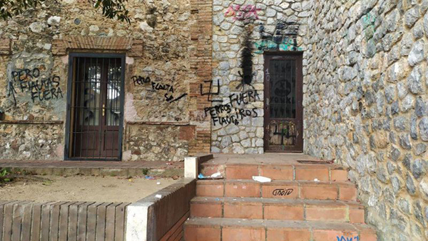 SUCCESSOS: L'Ajuntament de Castelldefels rebutja l'atac que ha patit el local de l'AE Boscaires i l'AE Gratacims