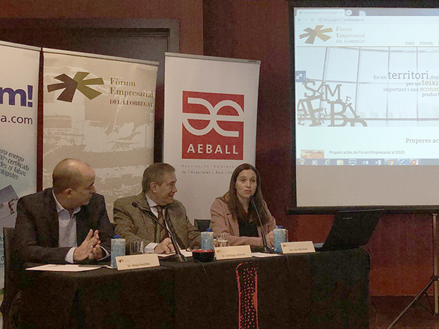 La presidenta del Consell Comarcal del Baix Llobregat i alcaldessa de Vallirana, Eva Martínez, va participar en el Fòrum Empresarial del Llobregat, d’AEBALL